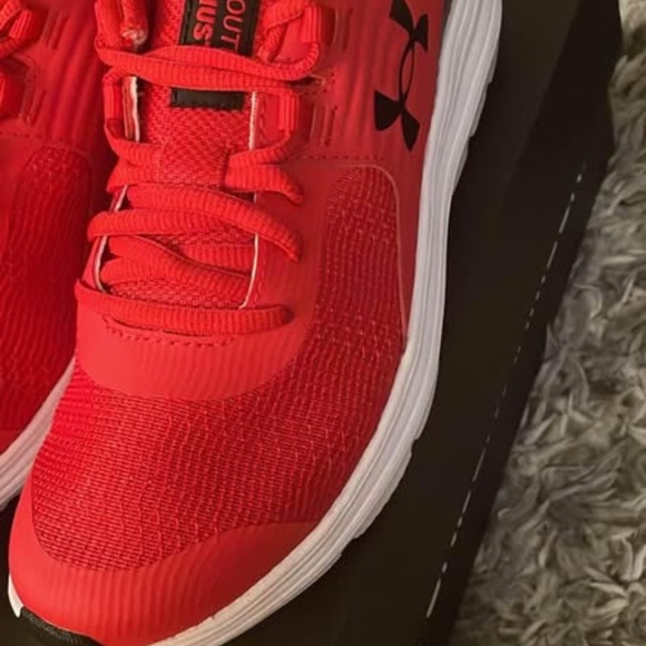 BRAND NEW boy youth under armour bgs outhustle red shoes size 5Y & 6.5Y - Picture 6 of 9